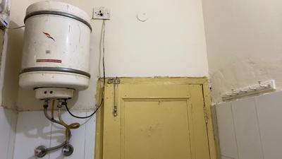 Bathroom Image of 450 Sq.ft 1 BHK Builder Floor for rent in Sector 56 Gurgaon for Rs. 26000