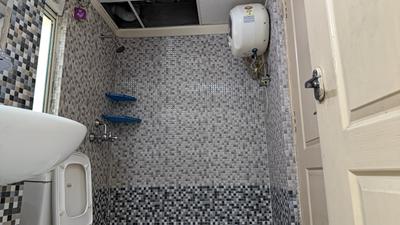 Bathroom Image of 615 Sq.ft 1 BHK Apartment / Flat for rent in Maxblis Grand Kingston, Sector 75 Noida for Rs. 29500