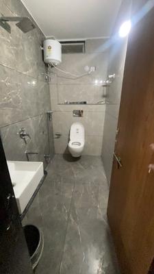Bathroom Image of 550 Sq.ft 1 BHK Apartment / Flat for rent in Scheme No 113 Indore for Rs. 20000
