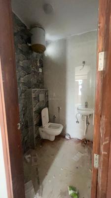 Bathroom Image of 300 Sq.ft 1 RK Apartment / Flat for rent in Gulmohar Park New Delhi for Rs. 23000