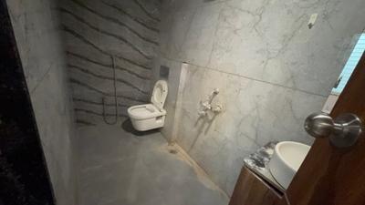 Bathroom Image of 600 Sq.ft 1 BHK Independent House for rent in Nipania Indore for Rs. 13000