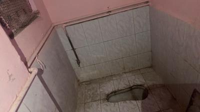 Bathroom Image of 275 Sq.ft 1 RK Apartment / Flat for rent in Powai Mumbai for Rs. 15000
