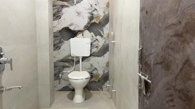 Bathroom Image of 600 Sq.ft 1 BHK Apartment / Flat for rent in Mahalakshmi Nagar Indore for Rs. 20000