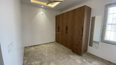 Bedroom Image of 1600 Sq.ft 3 BHK Builder Floor for rent in Karkardooma New Delhi for Rs. 65000