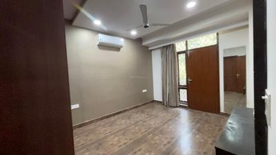 Bedroom Image of 2950 Sq.ft 3 BHK Builder Floor for sale in Palm Ardee City, Sector 52 Gurgaon for Rs. 22500000