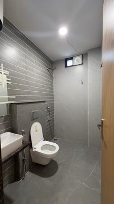 Bathroom Image of 700 Sq.ft 1 BHK Builder Floor for rent in Nipania Indore for Rs. 18500