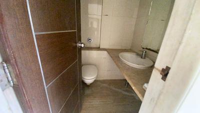 Bathroom Image of 1200 Sq.ft 3 BHK Apartment / Flat for sale in Nahar Tulipia and Tilia Apartment, Powai Mumbai for Rs. 36500000