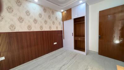 Bedroom Image of 1450 Sq.ft 4 BHK Apartment / Flat for sale in Sector 4 Rohini New Delhi for Rs. 12500000