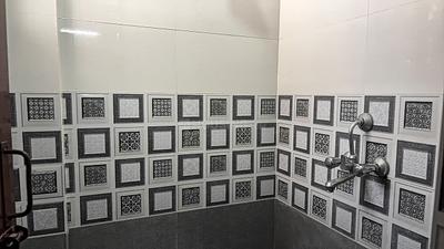Bathroom Image of 400 Sq.ft 1 BHK Apartment / Flat for rent in ISBT Dehradun Dehradun for Rs. 17000