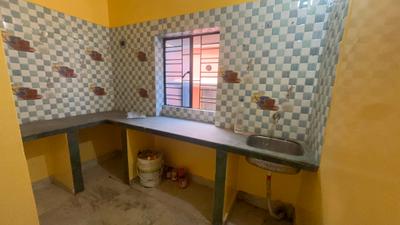 Kitchen Image of 900 Sq.ft 2 BHK Apartment / Flat for rent in Behala Chowrasta Kolkata for Rs. 15000