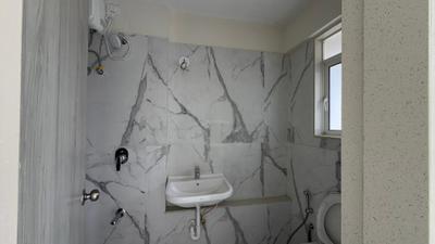 Bathroom Image of 500 Sq.ft 1 BHK Apartment / Flat for rent in Swastik Platinum, Vikhroli East Mumbai for Rs. 40000