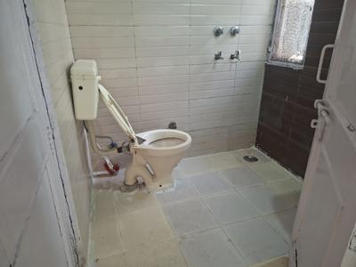 Image of 1300 Sq.ft 3 BHK Apartment / Flat for rent in Bathal apartment, Patparganj, New Delhi for Rs. 35500