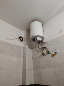 Bathroom Image of 1000 Sq.ft 2.5 BHK Builder Floor for rent in Sector 6 Gurgaon for Rs. 16000
