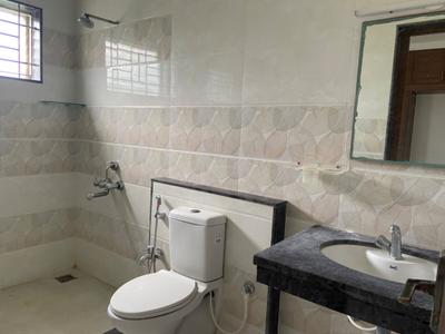 Bathroom Image of 2100 Sq.ft 2 BHK Independent House for rent in Thiruppalai Madurai for Rs. 24000
