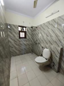 Bathroom Image of 4000 Sq.ft 3 BHK Independent House for sale in Sector 71 Noida for Rs. 110000000