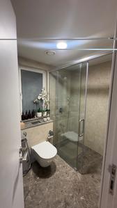 Bathroom Image of 3041 Sq.ft 4.5 BHK Apartment / Flat for sale in DLF One Midtown, Karampura New Delhi for Rs. 100000000