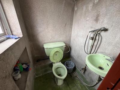 Bathroom Image of 750 Sq.ft 2 BHK Apartment / Flat for sale in Bhowanipore Kolkata for Rs. 4500000