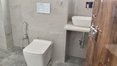 Bathroom Image of 900 Sq.ft 1 BHK Independent House for rent in Sector 40 Gurgaon for Rs. 33000