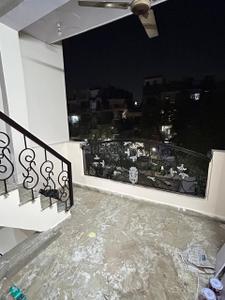 Balcony Image of 800 Sq.ft 2 BHK Builder Floor for rent in Jhilmil Colony New Delhi for Rs. 20000
