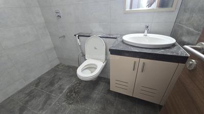 Bathroom Image of 2443 Sq.ft 3 BHK Apartment / Flat for rent in Casagrand Amberley, Thazhambur Chennai for Rs. 40000