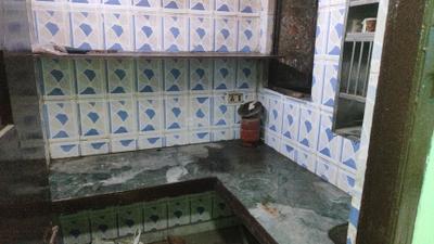 Kitchen Image of 668 Sq.ft 3 BHK Builder Floor for rent in Subzi Mandi New Delhi for Rs. 14000