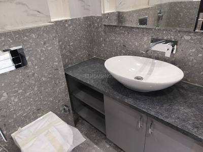 Bathroom Image of 1400 Sq.ft 3 BHK Independent House for rent in Rajouri Garden New Delhi for Rs. 75000