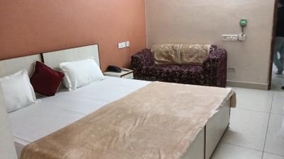 Bedroom Image of 700 Sq.ft 3 BHK Apartment / Flat for rent in Begumpet Hyderabad for Rs. 28000