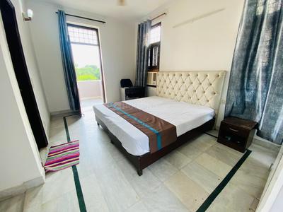 Bedroom Image of Urbanroomz Coliving Pg in Greenwood Society in Sector 45, Gurgaon