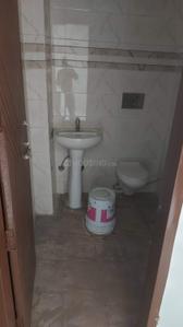Bathroom Image of 900 Sq.ft 2 BHK Independent House for rent in Tarf Kumbra Mohali for Rs. 22500