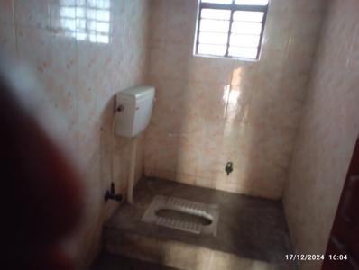 Bathroom Image of 1000 Sq.ft 3 BHK Independent House for rent in Chira Chas Bokaro for Rs. 8000