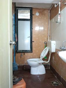 Common Bathroom Image of 703 Sq.ft 1 BHK Apartment / Flat for rent in Haware Estate, Kasarvadavali Thane for Rs. 16000