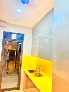 Kitchen Image of 2367 Sq.ft 3 BHK Builder Floor for rent in Sector 40 Gurgaon for Rs. 85000