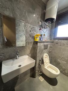 Bathroom Image of 1600 Sq.ft 2 BHK Apartment / Flat for rent in Sector 23 Gurgaon for Rs. 32000