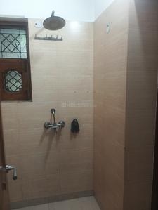Bathroom Image of 1300 Sq.ft 3 BHK Apartment / Flat for rent in Patparganj New Delhi for Rs. 39500