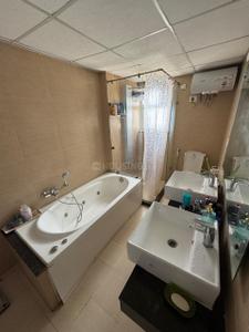 Bathroom Image of 2660 Sq.ft 3.5 BHK Apartment / Flat for sale in Bestech Park View Grand Spa, Sector 81 Gurgaon for Rs. 35600000