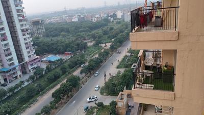 Balcony Image of 950 Sq.ft 2 BHK Apartment / Flat for rent in Gaurs Siddhartham, Siddharth Vihar Ghaziabad for Rs. 25500