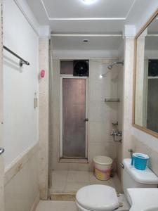 Common Bathroom Image of 999 Sq.ft 2 BHK Apartment / Flat for sale in Hiranandani Meadows, Thane West Thane for Rs. 19000000