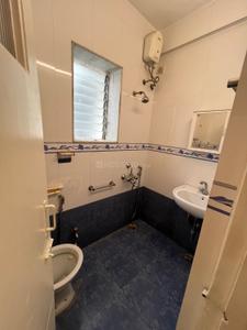 Bathroom Image of 560 Sq.ft 1 BHK Apartment / Flat for rent in Jewellers Apartment, Cumballa Hill Mumbai for Rs. 95000