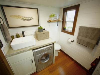 Bathroom Image of 6000 Sq.ft 8 BHK Apartment / Flat for sale in Samarpan, Juhu Mumbai for Rs. 290000000