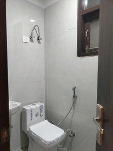 Common Bathroom Image of 950 Sq.ft 2 BHK Apartment / Flat for sale in Krishna Vatika, Crossings Republik Ghaziabad for Rs. 3450000