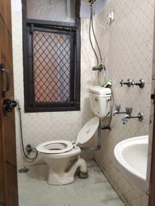 Common Bathroom Image of 650 Sq.ft 2 BHK Builder Floor for rent in Mayur Vihar Phase 1 New Delhi for Rs. 17000