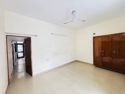 Bedroom Image of 1800 Sq.ft 3 BHK Builder Floor for rent in Naraina New Delhi for Rs. 50000