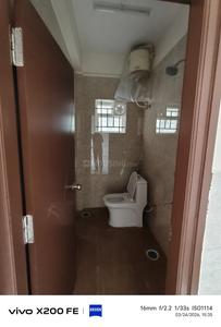 Bathroom Image of 900 Sq.ft 1 BHK Apartment / Flat for rent in Dooravani Nagar Bengaluru for Rs. 25000