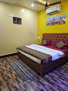 Bedroom Image of 1305 Sq.ft 2 BHK Builder Floor for rent in Varanasi Cantonment Varanasi for Rs. 30000