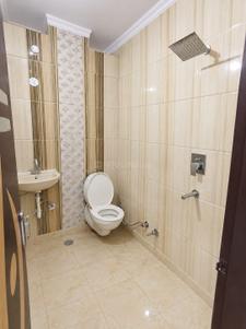 Bathroom Image of 1034 Sq.ft 3 BHK Builder Floor for rent in Sector 22 Rohini New Delhi for Rs. 30000