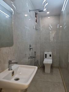 Common Bathroom Image of 810 Sq.ft 3 BHK Apartment / Flat for sale in Dwarka Mor New Delhi for Rs. 5600000