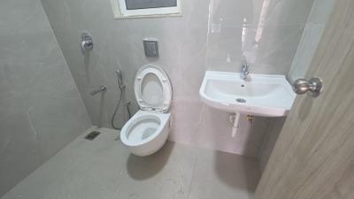 Bathroom Image of 580 Sq.ft 1 BHK Apartment / Flat for rent in Swastik Platinum, Vikhroli East Mumbai for Rs. 48000