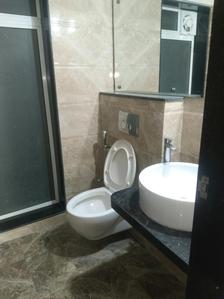Common Bathroom Image of 1090 Sq.ft 2 BHK Apartment / Flat for rent in Lokhandwala Octacrest, Kandivali East Mumbai for Rs. 62000