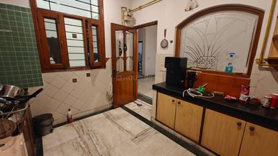 Kitchen Image of 2500 Sq.ft 3 BHK Builder Floor for rent in Sector 31 Noida for Rs. 52000