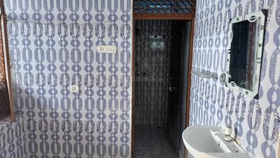 Bathroom Image of 1000 Sq.ft 3 BHK Builder Floor for rent in Umarpurniwa Uprhar Allahabad for Rs. 8000